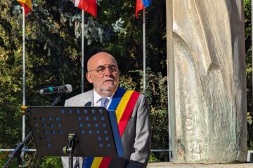 Rîmbu le-a bătut public obrazul președintelui Consiliului Județean, prefectului și parlamentarilor, pentru absența la ceremonia de Ziua Armatei