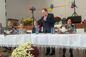 Gheorghe Flutur la instalarea primăriței din Grămești