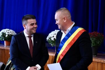 Președintele CJ Suceava, Gheorghe Șoldan împreună cu primarul de Moldovița, Alin Boșutar