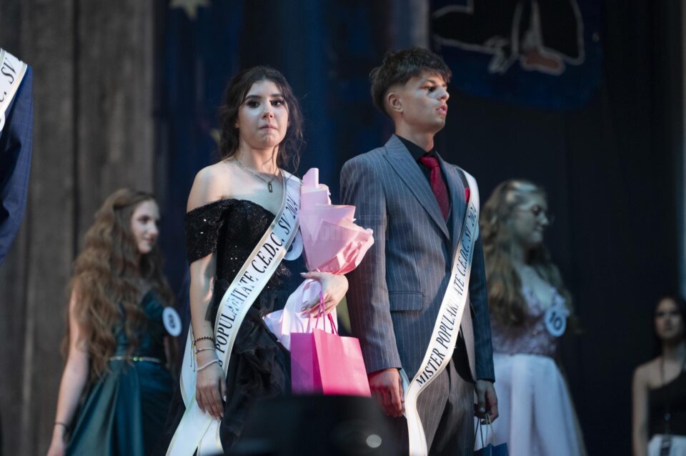 Miss Popularitate a fost numită Teodora Pristavu, iar Mister Popularitate - Albert Hodoroabă. (1).jpg