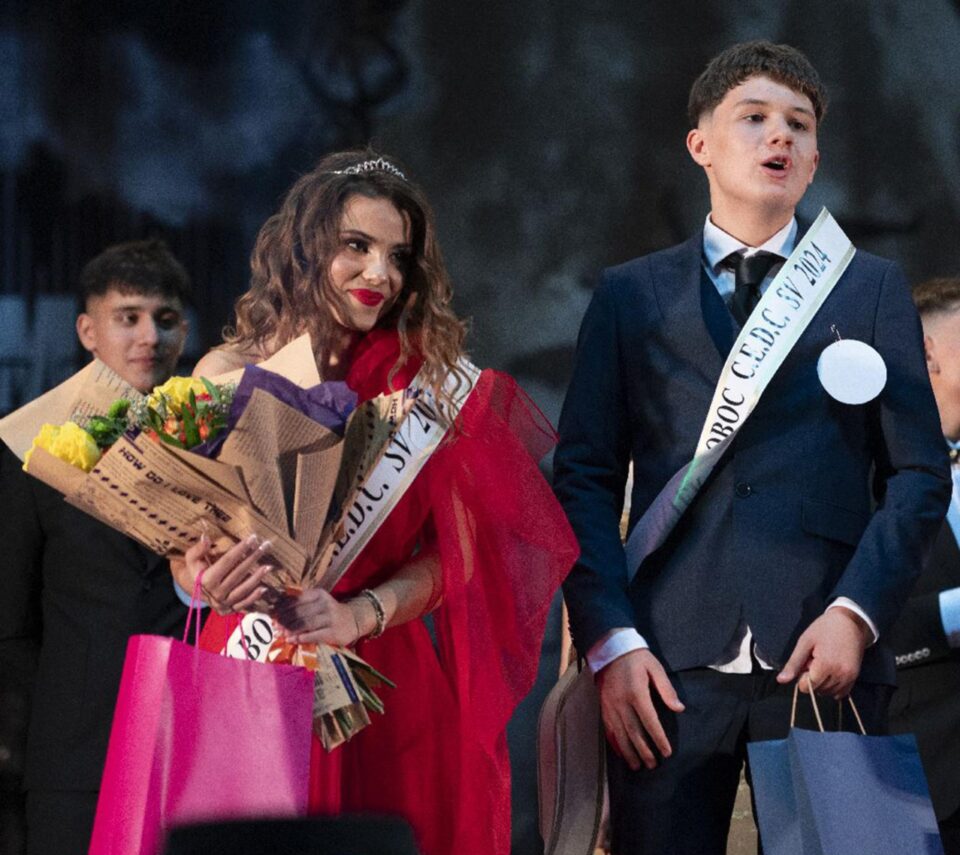 Titlul de Miss Boboc i-a revenit Deliei Stanciuc, iar cel de Mister Boboc lui Flavius Cozaciuc Titlul de Miss Boboc i-a revenit Deliei Stanciuc, iar cel de Mister Boboc lui Flavius Cozaciuc