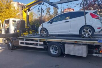 Poliția locală ridică mașinile parcate neregulamentar în municipiul Suceava