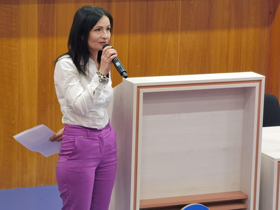 Conferința - De la grădiniță la școală - împreună antibullying părinți, specialiști, copii - desfășurată în aula Liceului cu Program Sportiv Suceava