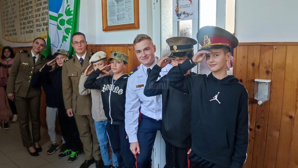 Elevii Colegiului Militar au promovat „Armata în școli”