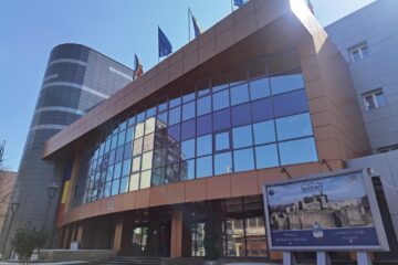 Cei 20 de pensionari din aparatul propriu vor părăsi Primăria Suceava. Urmează „inventarierea” celor din instituțiile subordonate