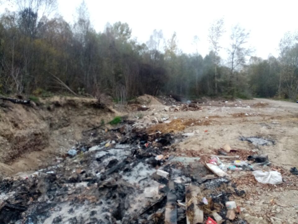 Primăria Frătăuții Noi s-a ales cu plângere penală pentru incendieri repetate de deșeuri