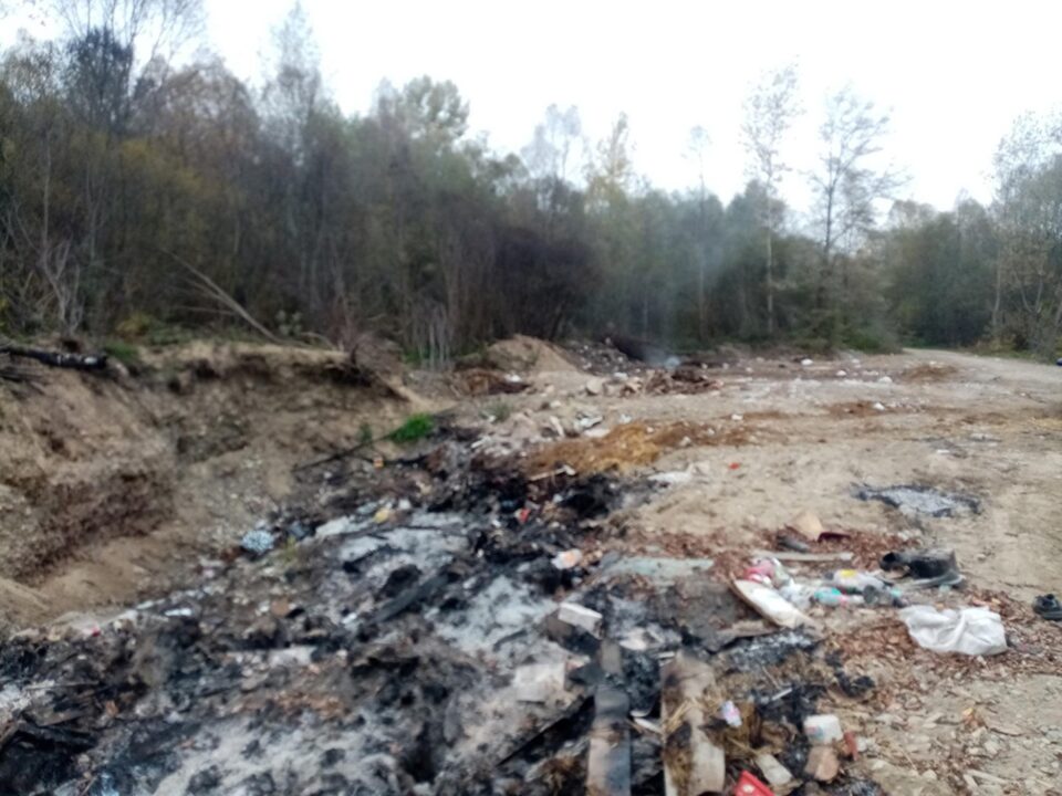 Primăria Frătăuții Noi s-a ales cu plângere penală pentru incendieri repetate de deșeuri Primăria Frătăuții Noi s-a ales cu plângere penală pentru incendieri repetate de deșeuri