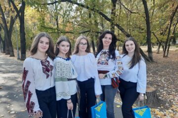 Elevele alături de prof. Mihaela Delia Martineac