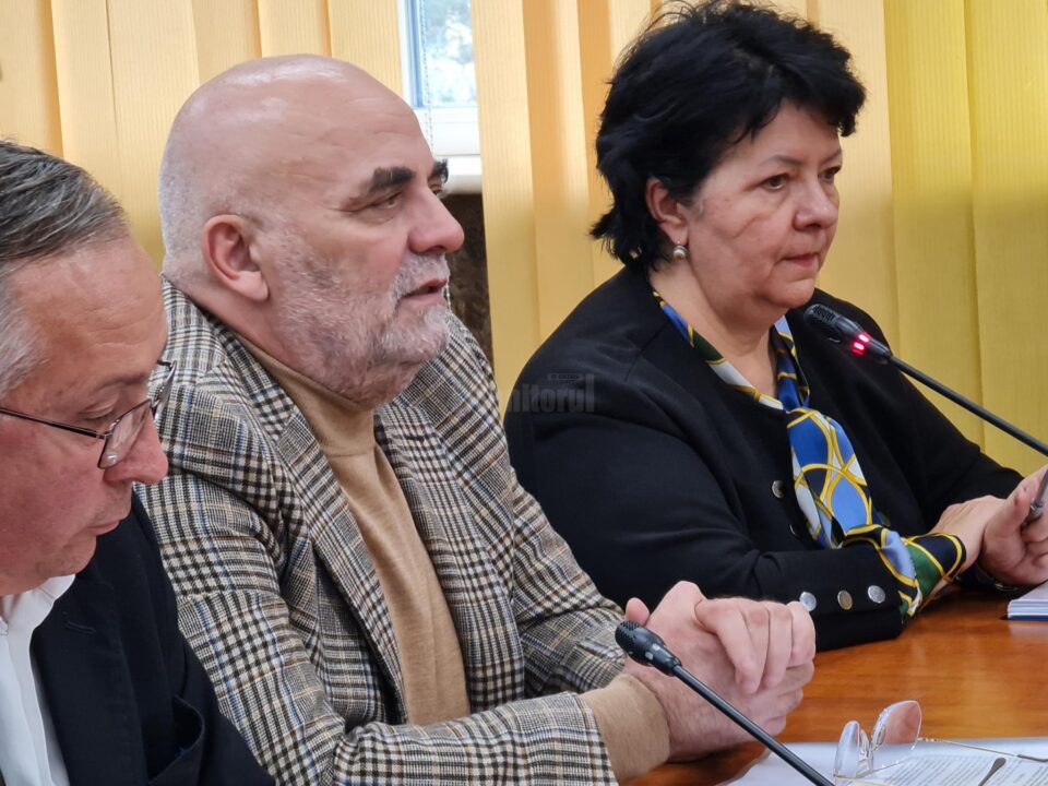 Vasile Rîmbu spune că a găsit Primăria Suceava cu conturile goale și datorii de zeci de milioane de lei Vasile Rîmbu spune că a găsit Primăria Suceava cu conturile goale și datorii de zeci de milioane de lei