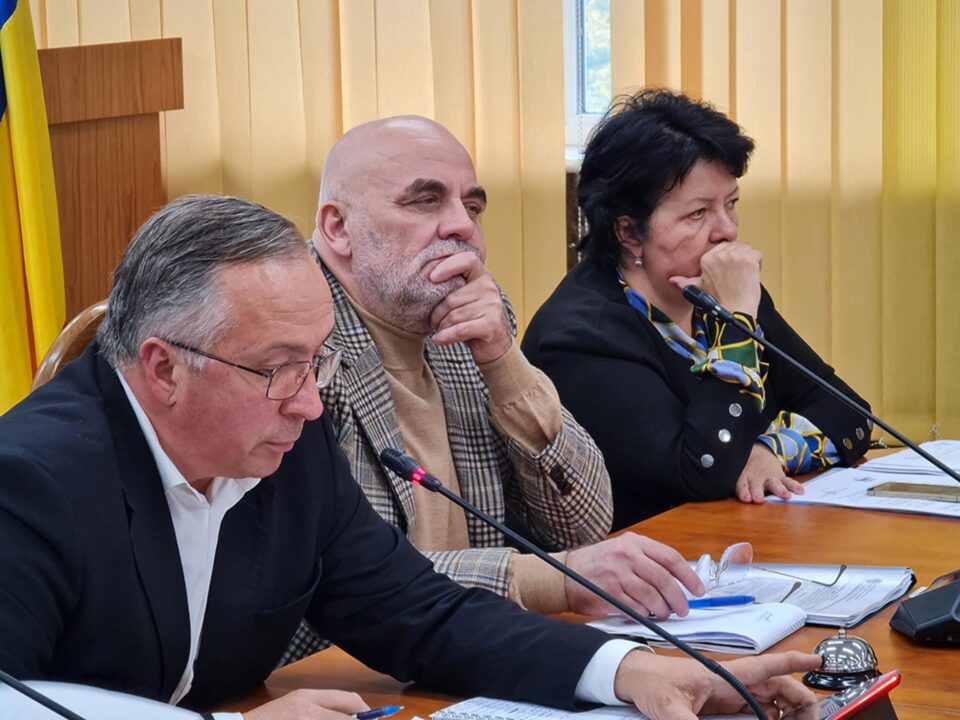 Vasile Rîmbu spune că a găsit Primăria Suceava cu conturile goale și datorii de zeci de milioane de lei Vasile Rîmbu spune că a găsit Primăria Suceava cu conturile goale și datorii de zeci de milioane de lei