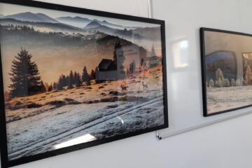 Expoziția de fotografie „Bucovina pe dealuri neumblate” poate fi admirată la Galeria de artă Zamca