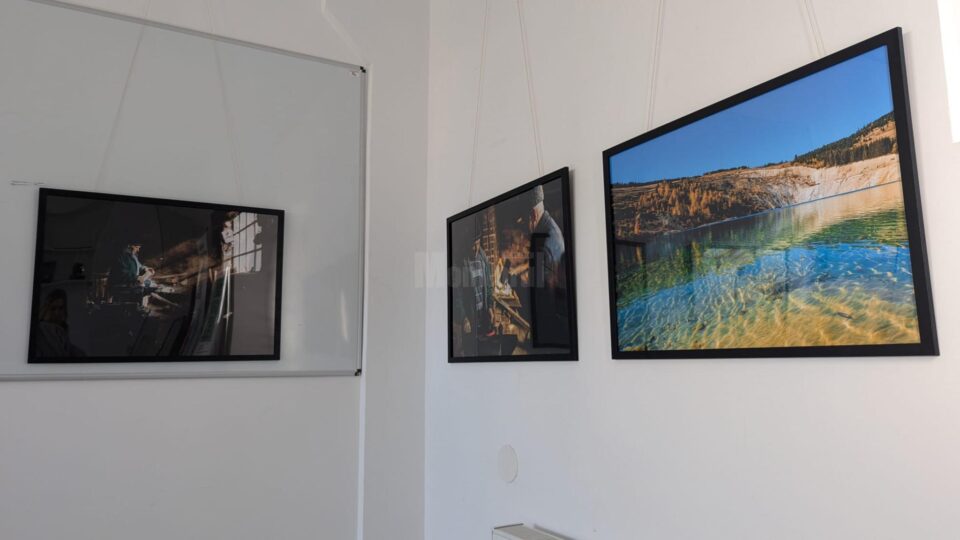 Expoziția de fotografie „Bucovina pe dealuri neumblate” poate fi admirată la Galeria de artă Zamca