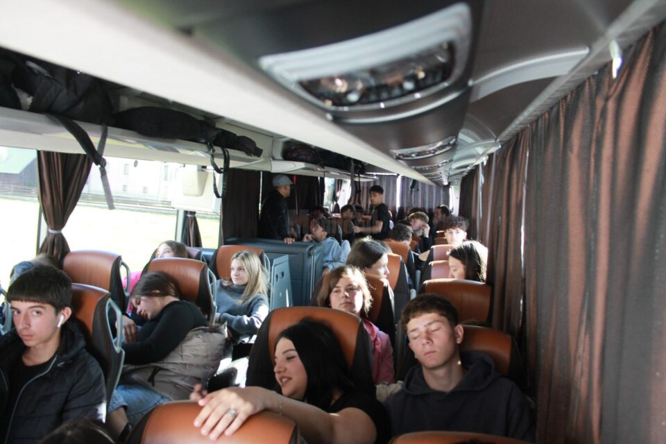 Excursie gratuită în Maramureș, pentru 50 de elevi suceveni din comunități defavorizate și din asistență socială