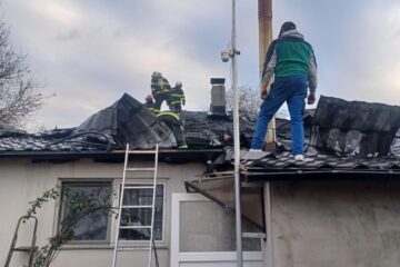 Două case distruse în incendii pornite de la coșurile de fum necurățate