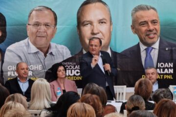 Gheorghe Flutur a participat la o întâlnire politică la care au fost prezente peste 500 de femei liberale