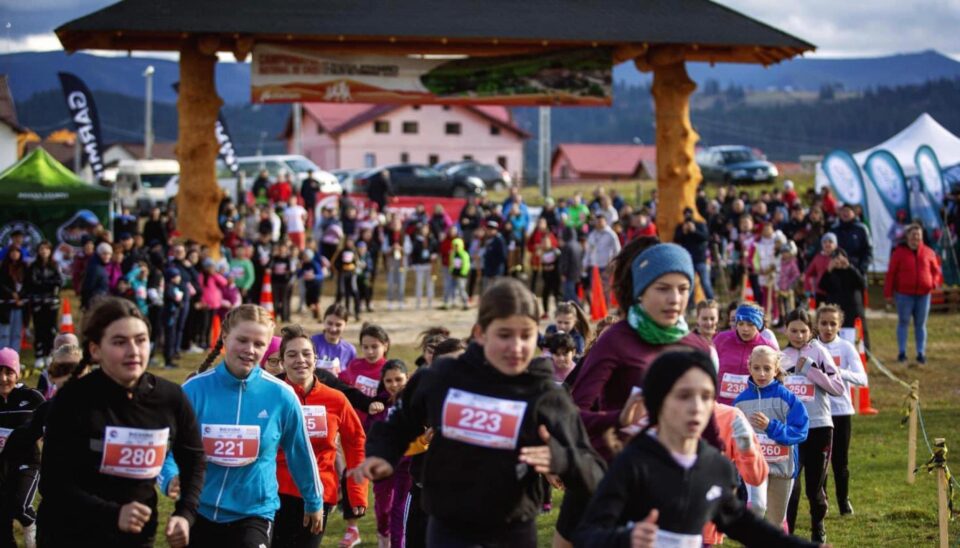 Bucovina Cross Country se adresează atât sportivilor profesioniști, cât și amatorilor pasionați de alergare Bucovina Cross Country se adresează atât sportivilor profesioniști, cât și amatorilor pasionați de alergare