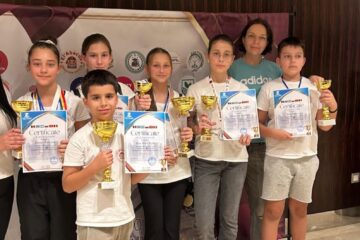 Elevi suceveni, campioni la aritmetică mentală japoneză, la Doha, Quatar