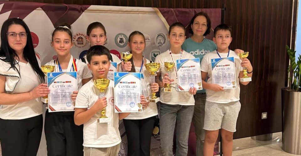 Elevi suceveni, campioni la aritmetică mentală japoneză, la Doha, Quatar