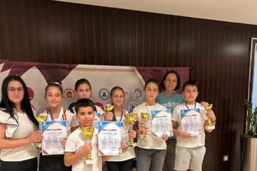 Elevi suceveni, campioni la aritmetică mentală japoneză, la Doha, Quatar