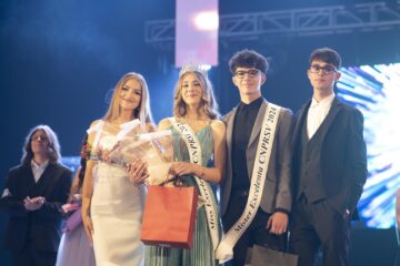 Miss și Mister Boboc 2024 sunt Evelina Petrovici și Filip Moraru (centru)
