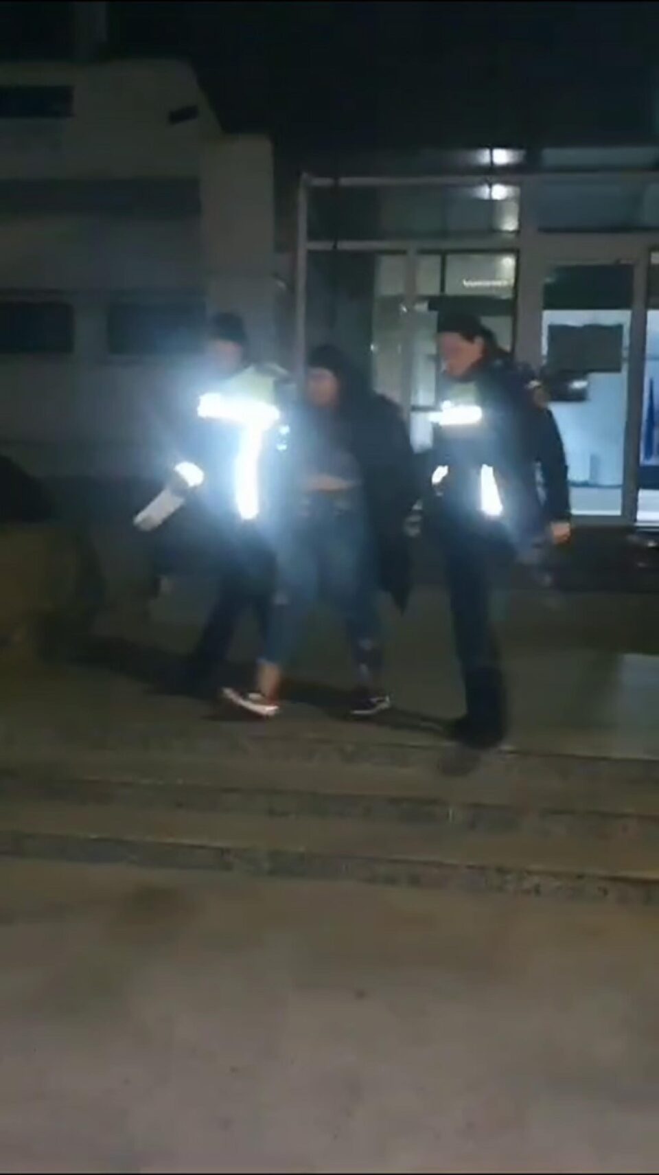 Autorii, la ieșirea din sediul Poliției municipiului Suceava