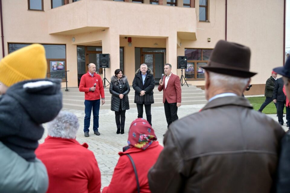 Candidații PSD Suceava pentru Camera Deputaților, Eugen Bejinariu și Larisa Blanari, s-au întâlnit cu locuitorii din comuna Dornești