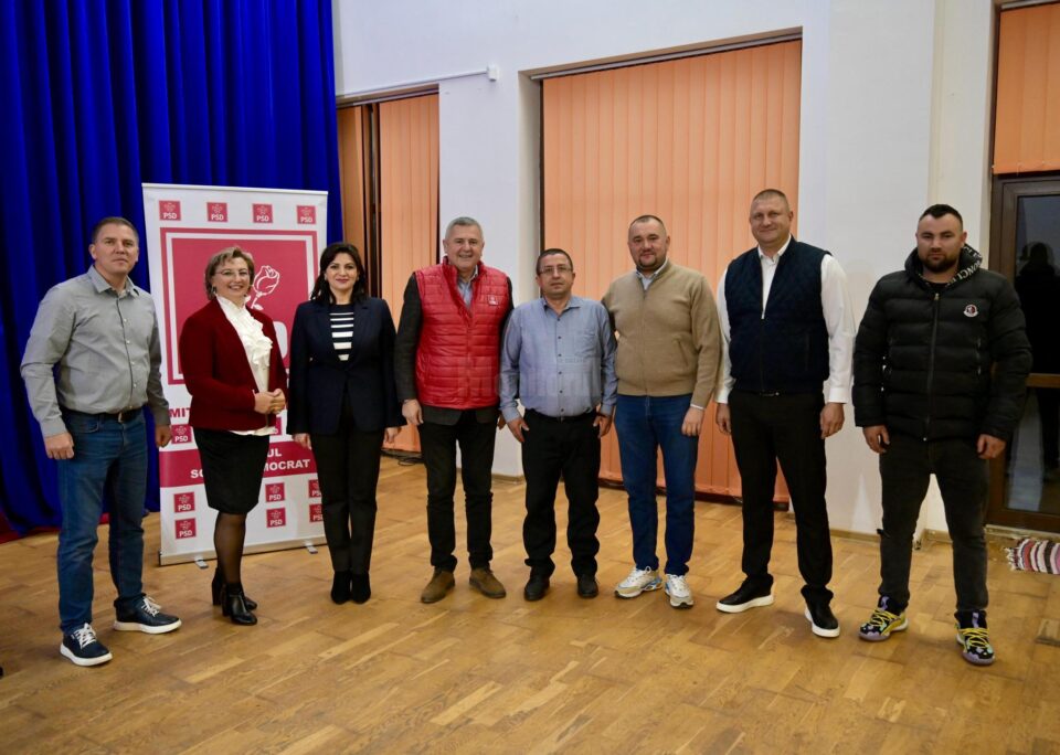 Candidații PSD Eugen Bejinariu și Larisa Blanari s-au întâlnit cu cetățenii comunei Mitocu Dragomirnei Candidații PSD Eugen Bejinariu și Larisa Blanari s-au întâlnit cu cetățenii comunei Mitocu Dragomirnei
