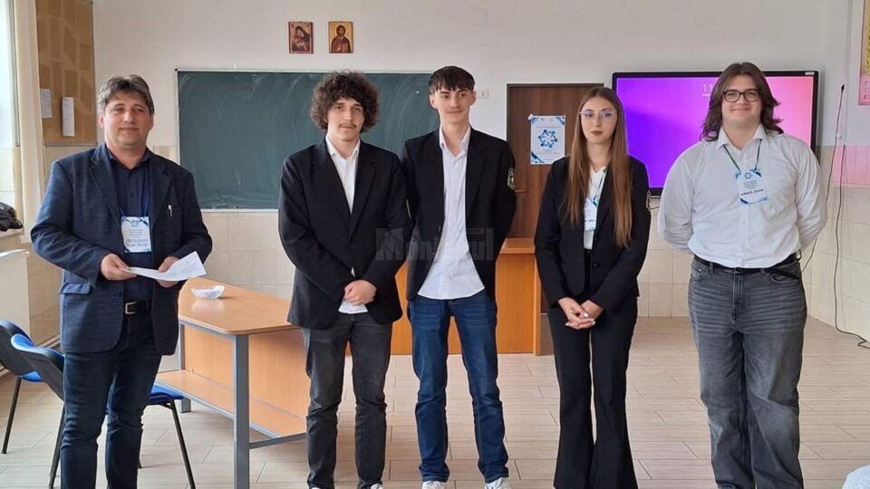 Elevii de la Colegiul „Hurmuzachi” Rădăuți și-au adjudecat toate premiile unui concurs de investigație sociologică