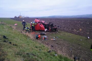 Impactul între cele două mașini a fost extrem de violent