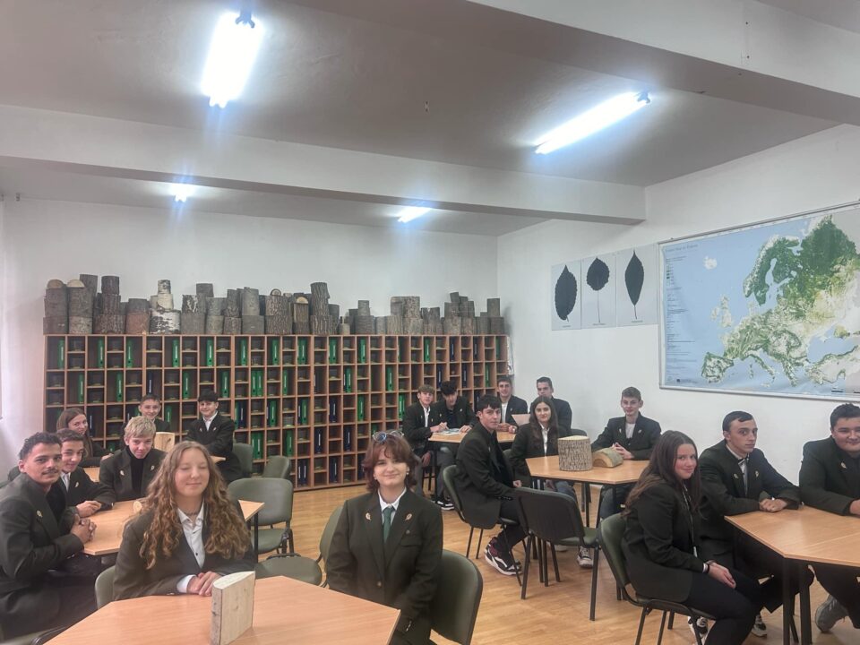 Elevii de-a IX-a, de la Silvicultură, au optat pentru uniformă școlară