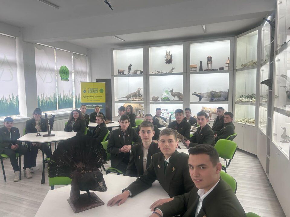 Elevii de-a IX-a, de la Silvicultură, au optat pentru uniformă școlară