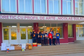 Peste 1.000 de cărți au ajuns la elevii unui liceu din Chișinău, trimise de copiii și cadrele didactice de la Școala „Bogdan Vodă” Rădăuți
