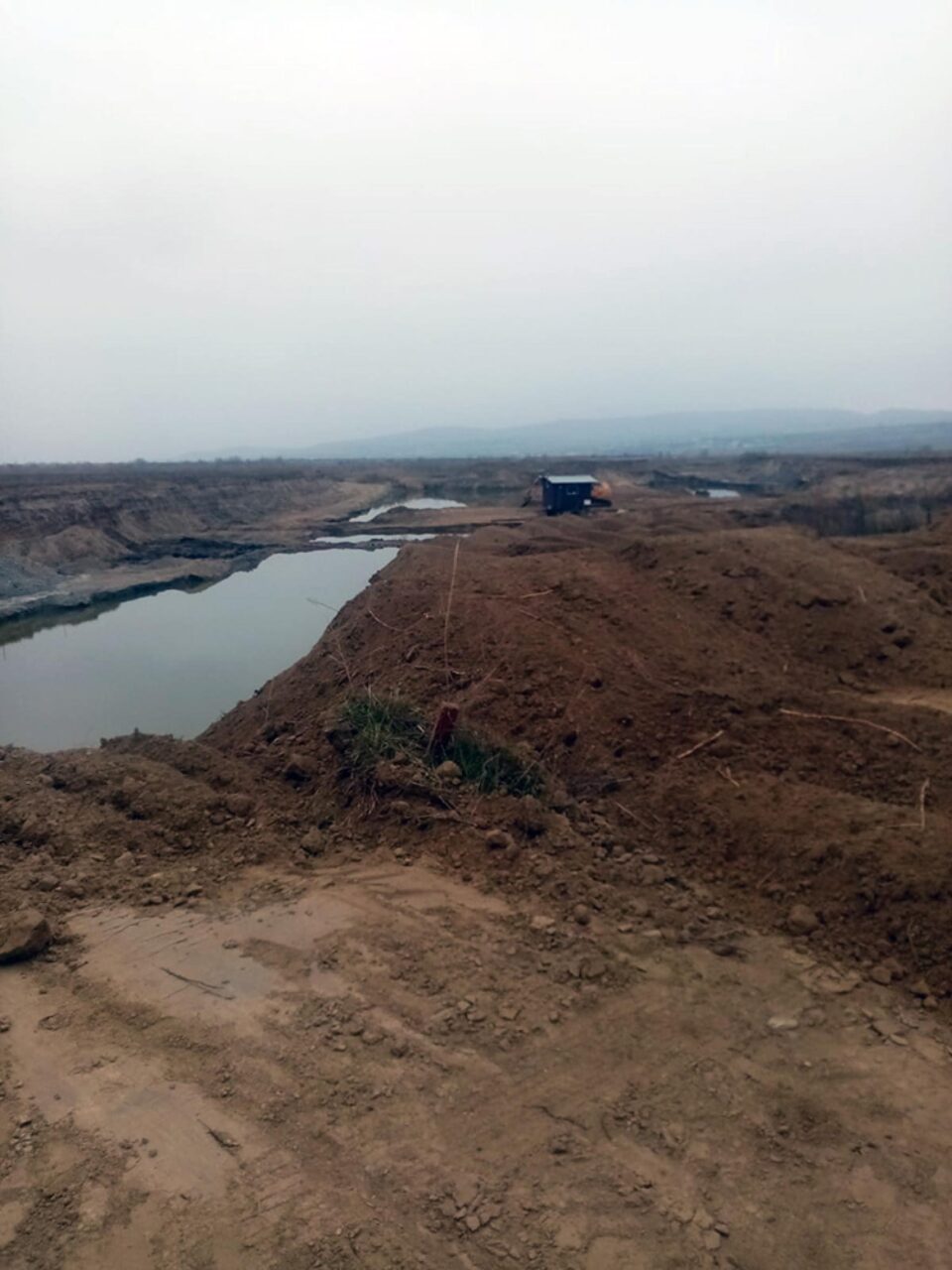 Noi amenzi mari pentru nereguli grave la balastiere, de această dată una care exploata pe râul Suceava Noi amenzi mari pentru nereguli grave la balastiere, de această dată una care exploata pe râul Suceava