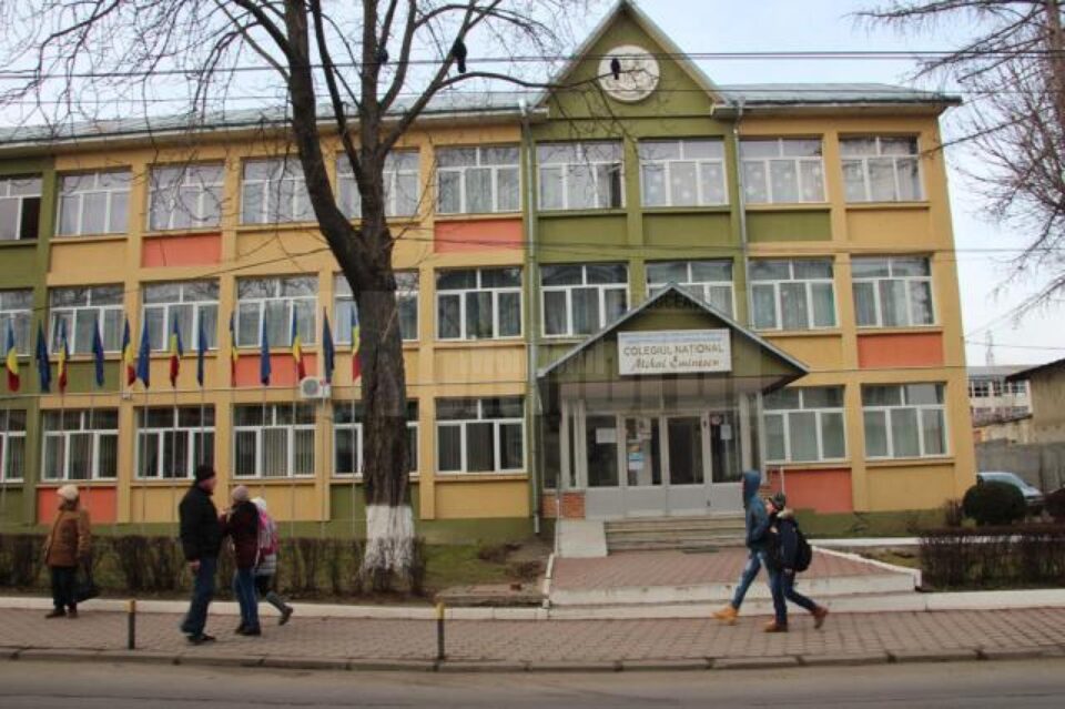 Furnizarea căldurii, reluată de joi seara în corpul principal al Colegiului „Mihai Eminescu” Furnizarea căldurii, reluată de joi seara în corpul principal al Colegiului „Mihai Eminescu”