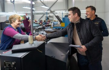 Șoldan și Rîmbu au vizitat fabrica DENIS, au vorbit cu angajații și le-au cerut votul pentru PSD la alegerile prezidențiale și parlamentare
