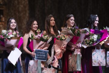 Denisa Grigorean este Miss Boboc 2024 a Colegiului „Ștefan cel Mare” Suceava