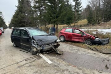 Un bărbat și o femeie, răniți în urma unui accident rutier