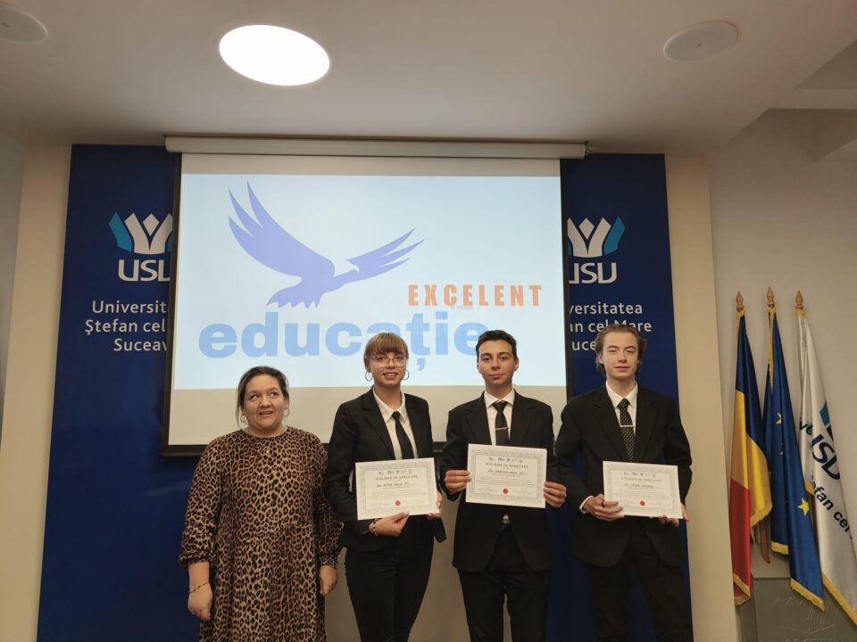 Premii pentru liceenii de la “Hurmuzachi” Rădăuți pentru ideile lor de implicare civică