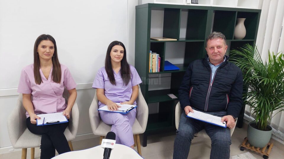 Kinetoterapeut Roxana Croitor, asistent social Eudochia Pitu, ing. Cristi Costiuc, presedintele Asociatiei Teona Ariana