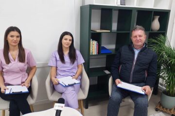 Kinetoterapeut Roxana Croitor, asistent social Eudochia Pîțu, ing. Cristea Costiuc, președintele Asociației Teona Ariana