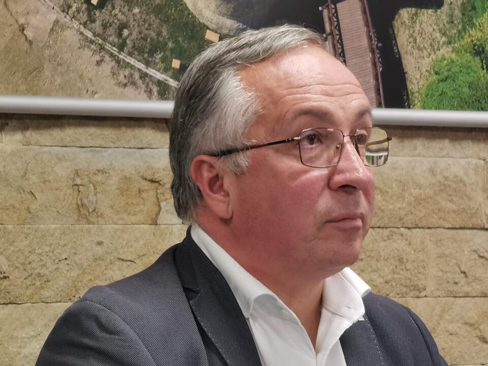 Viceprimarul Ioan Dan Cușnir a precizat a precizat că solicitarea adresată agenților economici, de a se ocupa de deszăpezirea trotuarelor, este atât o rugăminte cât și un îndemn Viceprimarul Ioan Dan Cușnir a precizat a precizat că solicitarea adresată agenților economici, de a se ocupa de deszăpezirea trotuarelor, este atât o rugăminte cât și un îndemn