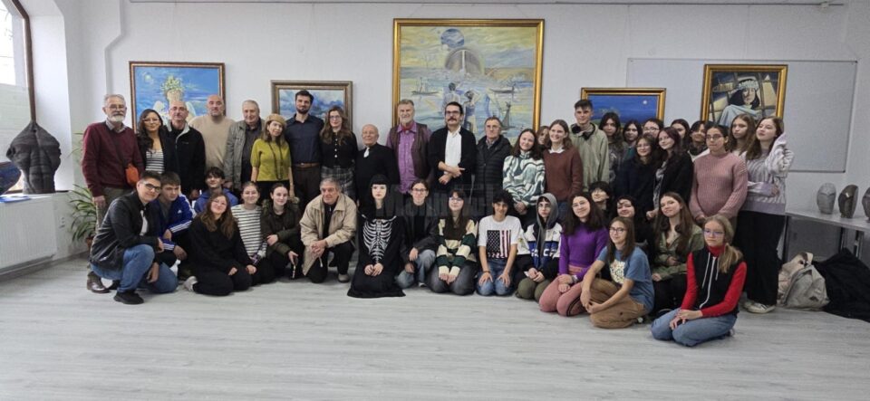 Vernisajul expoziției „Devenire”, un dialog artistic între pictură și sculptură