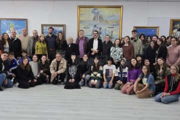 Vernisajul expoziției „Devenire”, un dialog artistic între pictură și sculptură