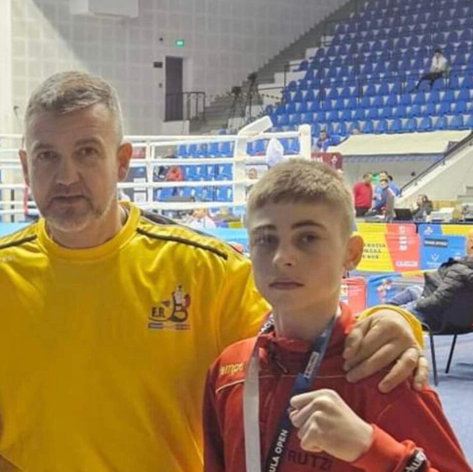 Campionul Serban Stoica alaturi de antrenorul Andu Vornicu