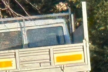 Un sucevean care a aruncat pe un teren bucăți de azbociment, amendat de comisarii de mediu