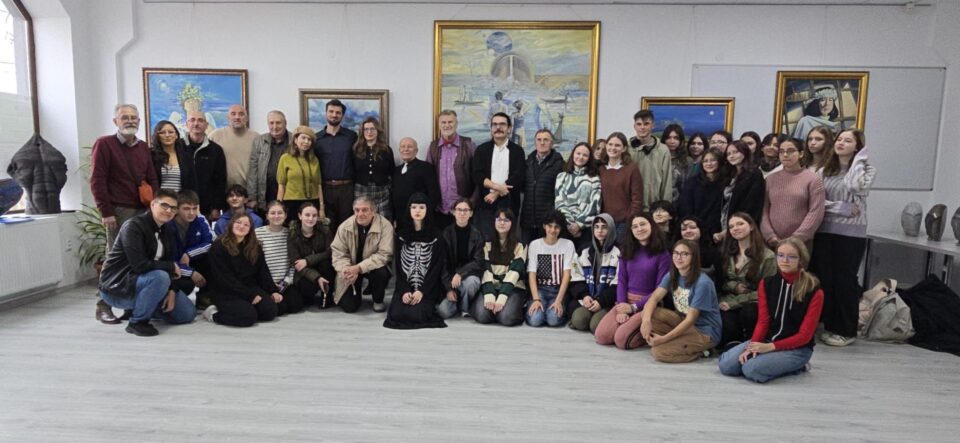 Vernisajul expoziției „Devenire”, un dialog artistic între pictură și sculptură