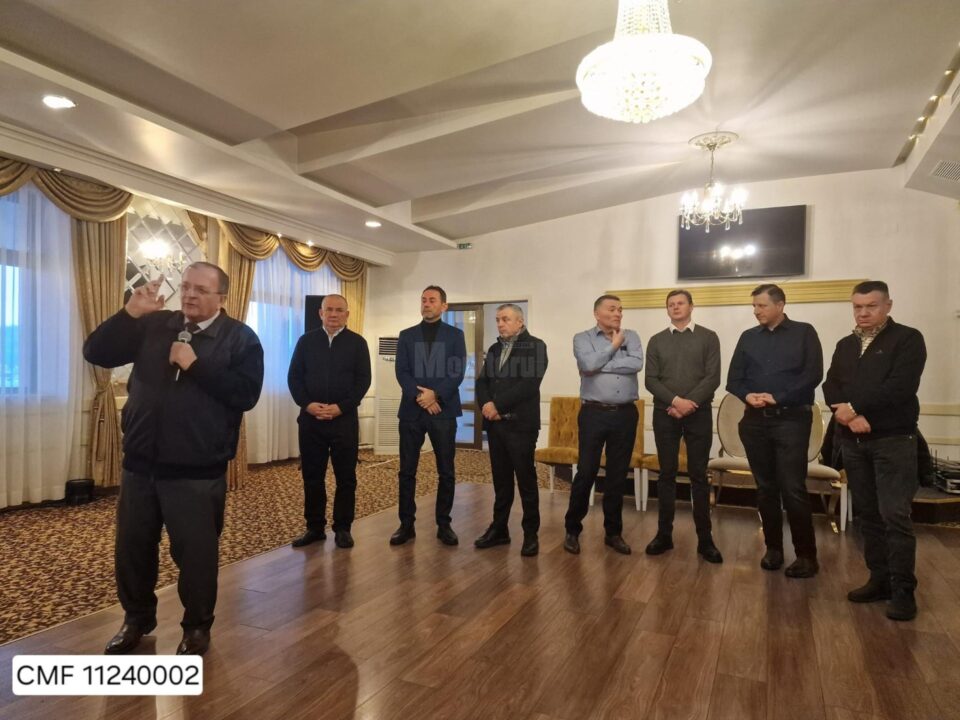 Gheorghe Flutur, Ioan Balan și Bogdan Gheorghiu au participat la o întâlnire cu peste 300 de persoane pentru susținerea lui Nicolae Ciucă