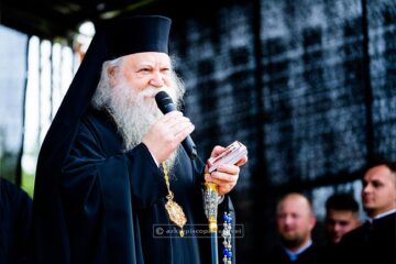 „Fă din sufletul tău o Sfântă a Sfintelor” – îndemnul arhieresc la hramul Mănăstirii „Intrarea Maicii Domnului în Biserică” din Rădăuți