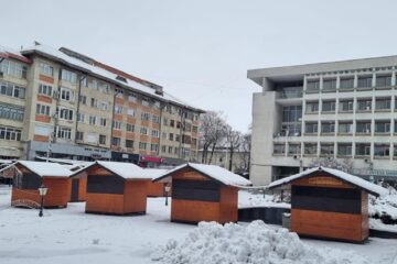 Amplasamentul căsuțelor de la Târgul de Crăciun din centrul Sucevei se va trage la sorți și comercianții vor plăti taxă la primărie