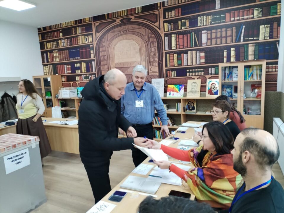 Senatorul Daniel Cadariu a votat pentru un președinte educat, onest și cinstit, care poate găsi soluții în beneficiul românilor Senatorul Daniel Cadariu a votat pentru un președinte educat, onest și cinstit, care poate găsi soluții în beneficiul românilor
